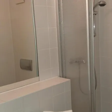 Check Hotel